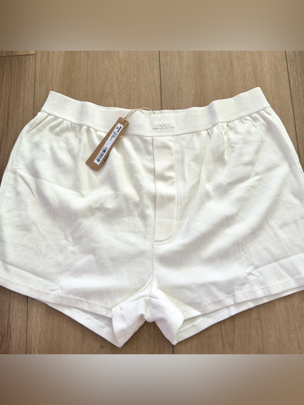 New Skims Shorts L